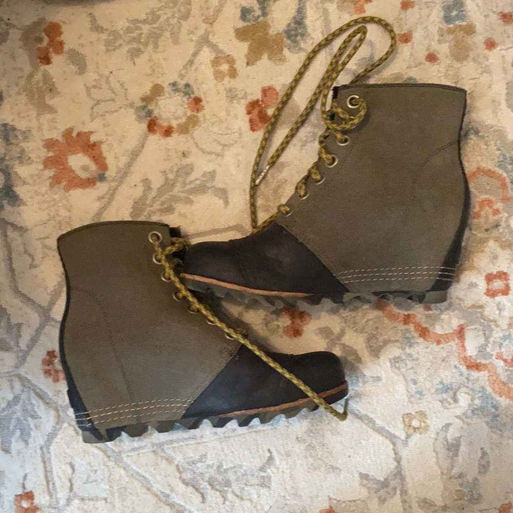 Sorel Lexie wedge bootie